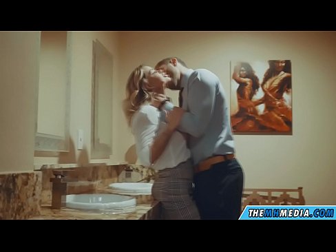 ❤️ כשבלונדינית חזה מפתה אותך בשירותים ציבוריים ❤❌ פורנו בפורנו iw.sexarxiv.ru ❌️❤